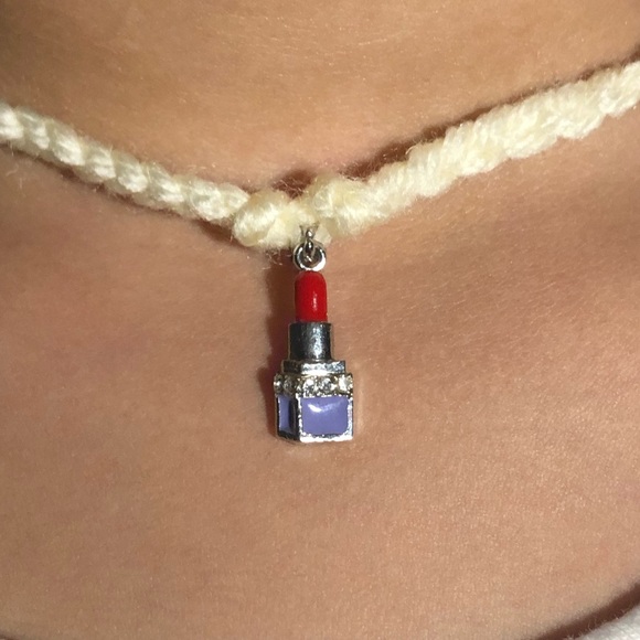 WHITE CHOKER WITH CHARM - Picture 2 of 4